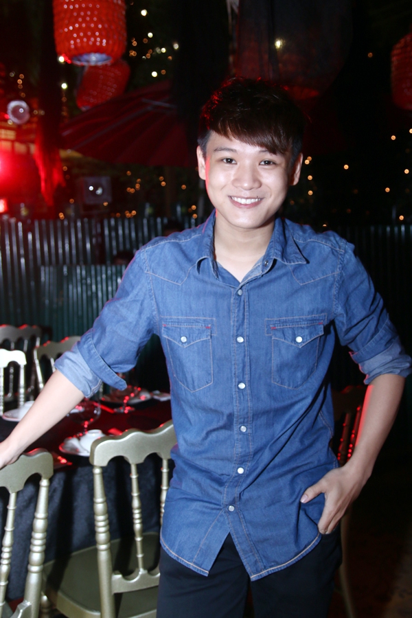 Hà Hồ "cực manly" trong tiệc mừng chiến thắng của Giang Hồng Ngọc 12 Hà Hồ "cực manly" trong tiệc mừng chiến thắng của Giang Hồng Ngọc 12