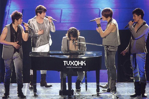 Fan "khóc hết nước mắt" vì JYJ bất ngờ hát lại ca khúc DBSK5 4