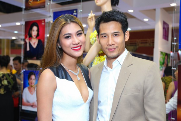 Trương Ngọc &Aacute;nh được 2 trai đẹp Kim L&yacute;, Harry "hộ tống" đi sự kiện 9