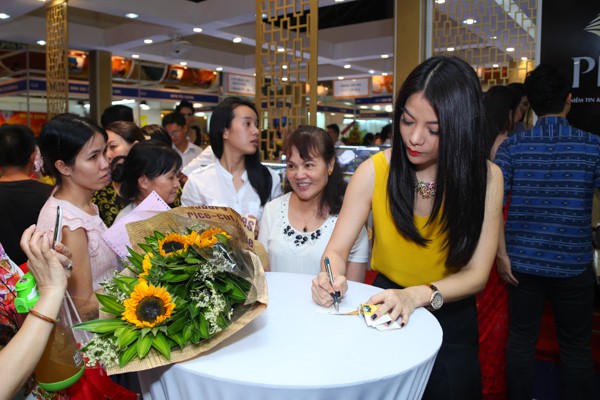 Trương Ngọc &Aacute;nh được 2 trai đẹp Kim L&yacute;, Harry "hộ tống" đi sự kiện 6