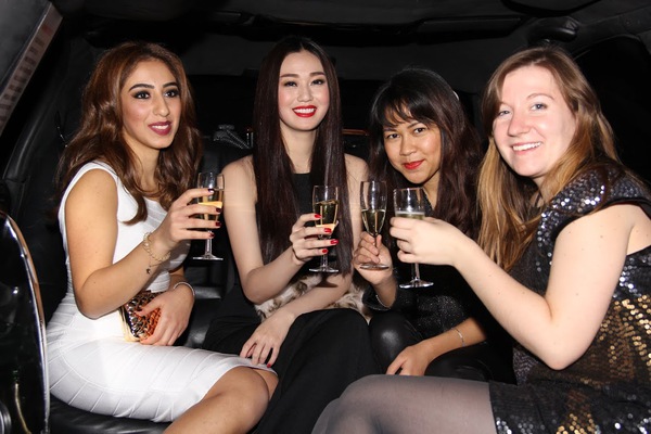 Cuộc đua "kh&aacute;ch VIP" của Ngọc Trinh v&agrave; Kh&aacute;nh My tại Victoria's Secret 2014 5