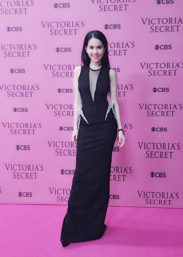 Cuộc đua "kh&aacute;ch VIP" của Ngọc Trinh v&agrave; Kh&aacute;nh My tại Victoria's Secret 2014 10