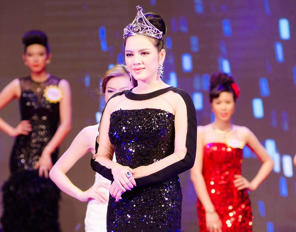 Ai là bà hoàng, ông hoàng "khoe của" số 1 của showbiz Việt? 22