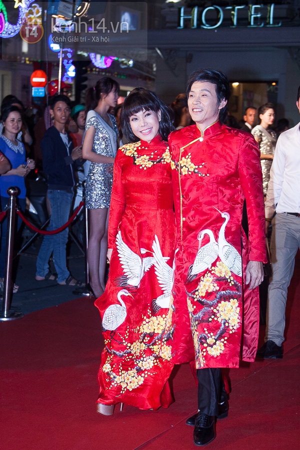 Hoài Linh, Việt Hương "đại náo thảm đỏ" bằng cặp áo dài độc đáo 2
