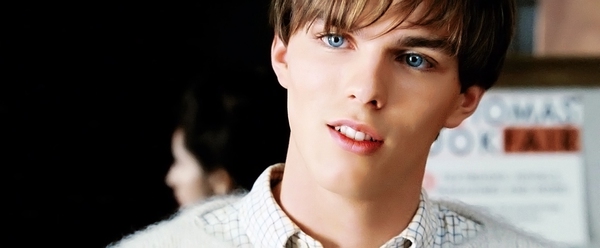 Nicholas Hoult: Hoàng tử màn ảnh mới của fan Việt 3