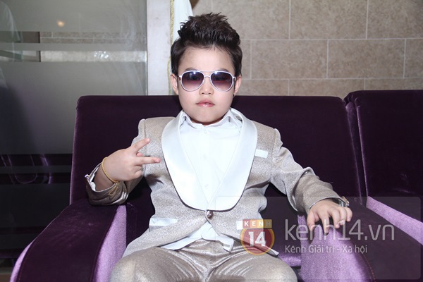 "Psy nhí" lột áo nhảy "Gangnam Style" để mừng phim ra mắt 13