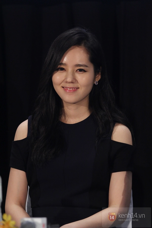 Han Ga In chu môi cực yêu trong họp báo tại Việt Nam 4