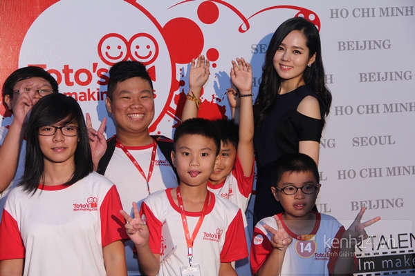 Han Ga In chu môi cực yêu trong họp báo tại Việt Nam 16