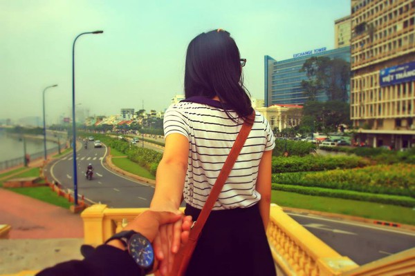 Ngắm bộ ảnh &ldquo;Nắm tay em đi khắp S&agrave;i G&ograve;n&rdquo; của cặp đ&ocirc;i 9x 11