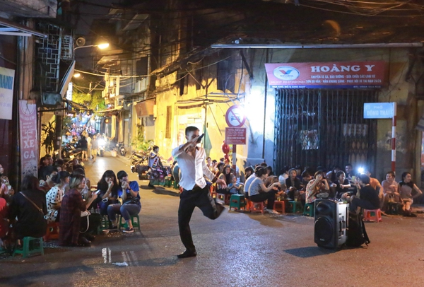 Cuộc sống mưu sinh lề đường của “Thánh quẩy” gây sốt Vietnam's Got Talent 5
