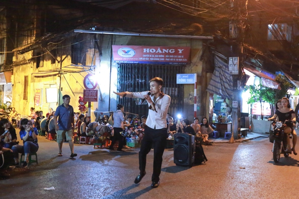 Cuộc sống mưu sinh lề đường của “Thánh quẩy” gây sốt Vietnam's Got Talent 12