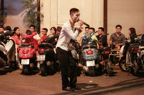 Cuộc sống mưu sinh lề đường của “Thánh quẩy” gây sốt Vietnam's Got Talent 14