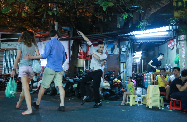 Cuộc sống mưu sinh lề đường của “Thánh quẩy” gây sốt Vietnam's Got Talent 7