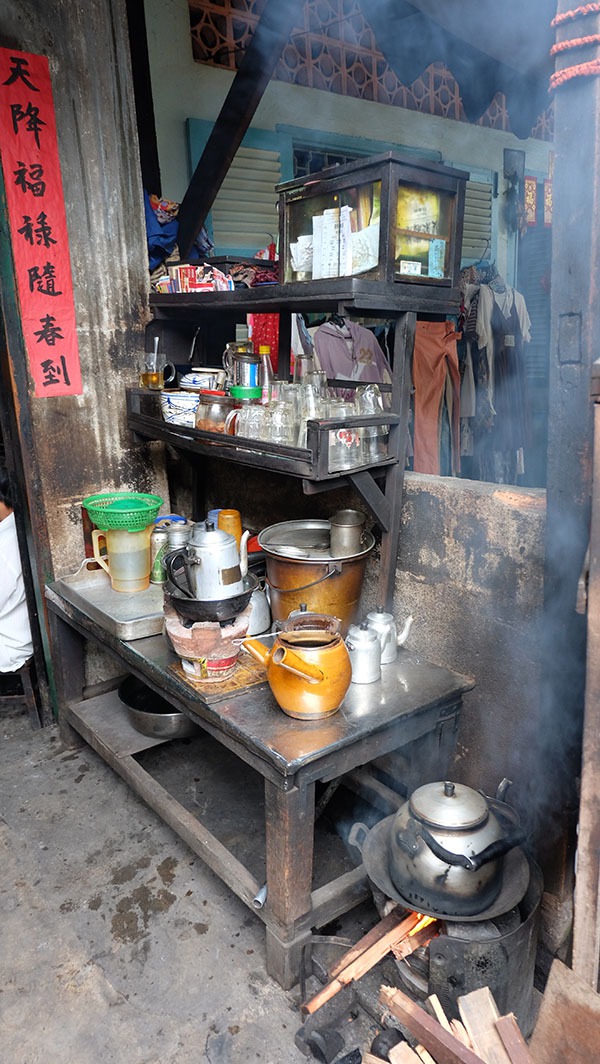 Cà phê vợt cực ngon, giá chỉ 4.000 đồng/ly hút khách ở Sài Gòn 9
