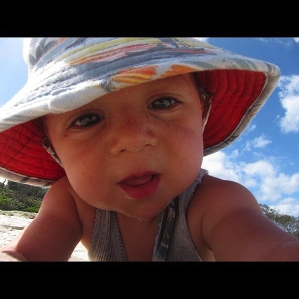 Chùm ảnh: Khi những em bé chụp ảnh selfie thật đáng yêu 11