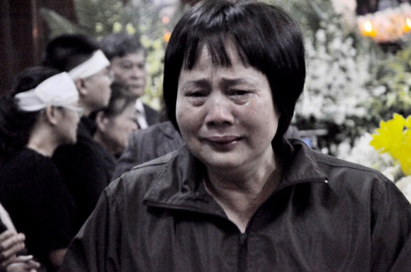 Nước mắt không ngừng rơi tiễn đưa 3 mẹ con tử nạn trong vụ máy bay MH17 11