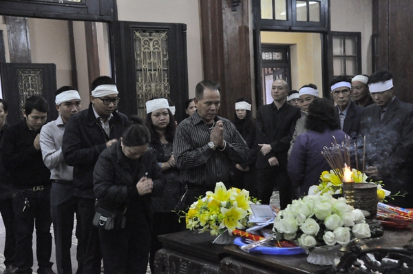 Nước mắt không ngừng rơi tiễn đưa 3 mẹ con tử nạn trong vụ máy bay MH17 2