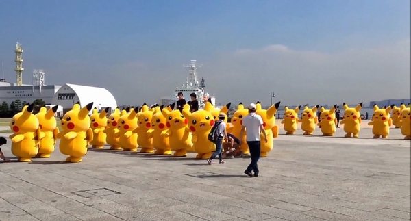 Giới trẻ H&agrave;n Quốc h&aacute;o hức với m&agrave;n diễu h&agrave;nh Pikachu ở Seoul 4