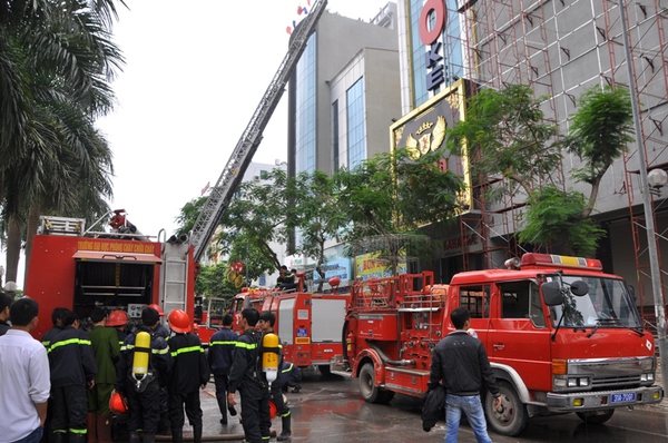 Hà Nội: Cháy quán Karaoke 7 tầng, nhiều người hoảng loạn 1