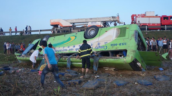 Tai nạn giao thông nghiêm trọng 1 người chết, 20 người bị thương 2