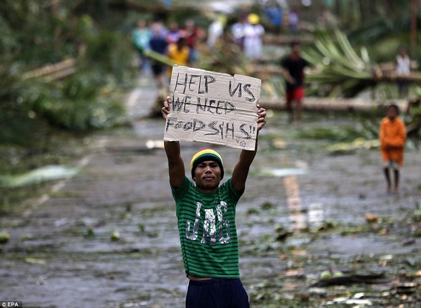 Chùm ảnh người dân Philippines vật vã chống lại bão Hagupit 3