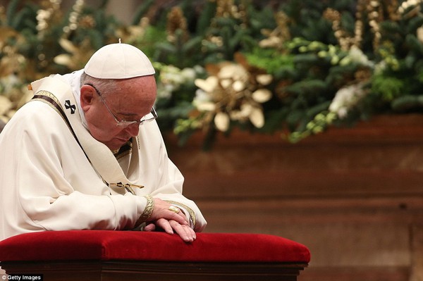 Những hình ảnh đẹp trong lễ Giáng sinh ở nhà thờ Thánh Peter, Vatican 7