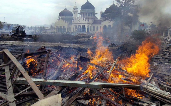 Loạt ảnh Indonesia 10 năm sau trận s&oacute;ng thần khiến h&agrave;ng trăm ngh&igrave;n người thiệt mạng 1
