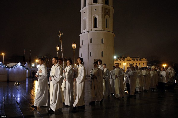 Những hình ảnh đẹp trong lễ Giáng sinh ở nhà thờ Thánh Peter, Vatican 25