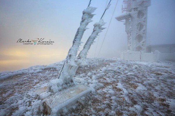 Chùm ảnh: Băng tuyết tuyệt đẹp ở vùng núi Slovenia trong đợt rét kỷ lục tháng 12 14