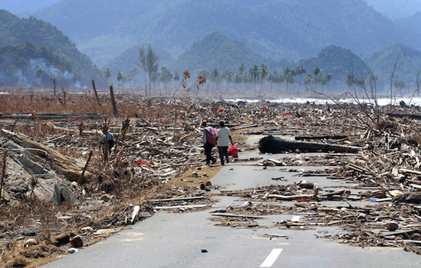 Loạt ảnh Indonesia 10 năm sau trận s&oacute;ng thần khiến h&agrave;ng trăm ngh&igrave;n người thiệt mạng 9