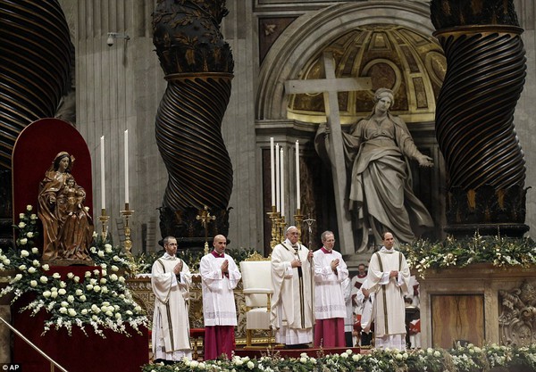 Những hình ảnh đẹp trong lễ Giáng sinh ở nhà thờ Thánh Peter, Vatican 11