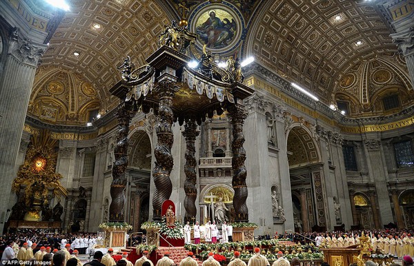 Những hình ảnh đẹp trong lễ Giáng sinh ở nhà thờ Thánh Peter, Vatican 13