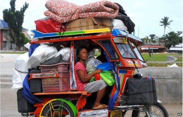 Người dân Philippines đổ xô đi mua đồ tích trữ tránh bão Hagupit 5