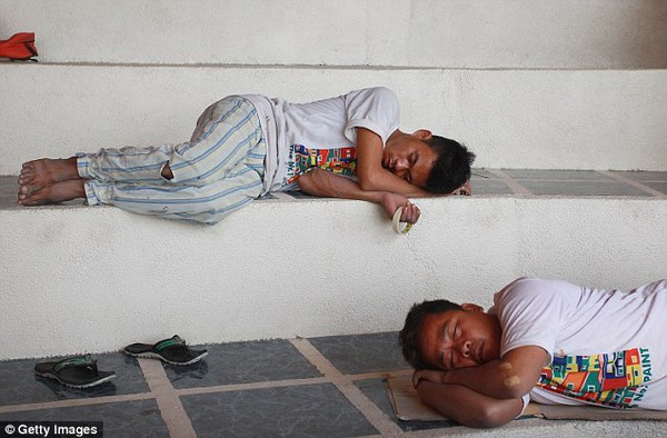 Những hình ảnh thương tâm về trẻ em vô gia cư bị nhốt ở Philippines 9
