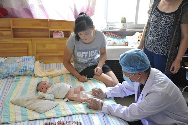 Trung Quốc: Khung cảnh kinh ho&agrave;ng b&ecirc;n trong "hang ổ" của những kẻ bu&ocirc;n trẻ em 6
