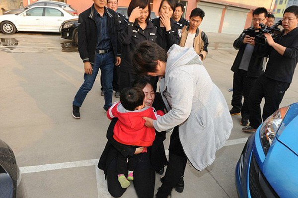 Trung Quốc: Khung cảnh kinh hoàng bên trong "hang ổ" của những kẻ buôn trẻ em 8