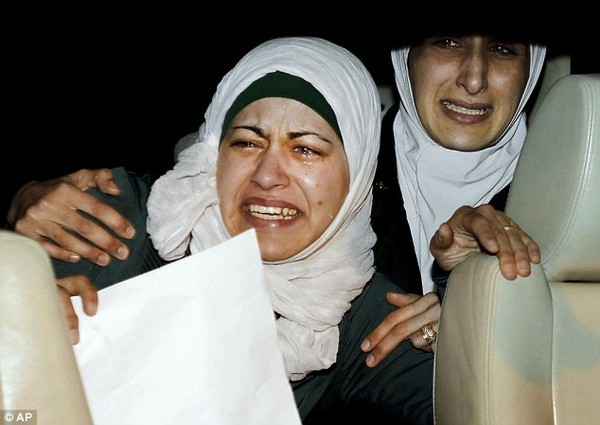 Mẹ phi công Jordan khóc ngất khi biết tin con bị IS hành quyết 6