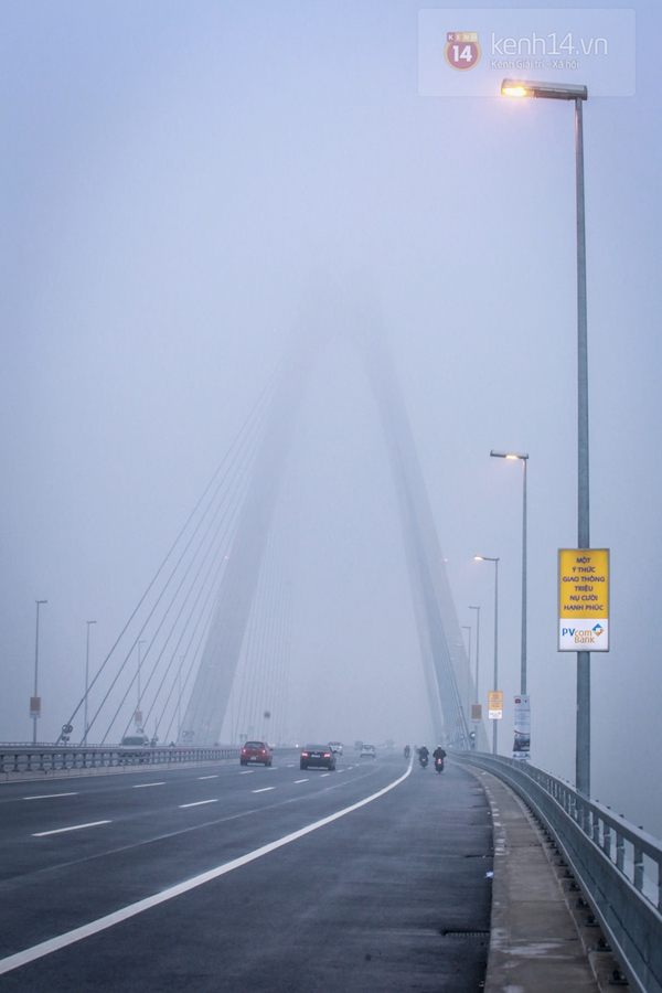 Những hình ảnh buổi sáng đầu tiên trên cầu Nhật Tân sau ngày thông xe 7
