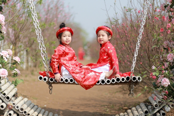 Giới trẻ Hà Thành nô nức chụp ảnh tết sớm ở vườn đào Nhật Tân 6