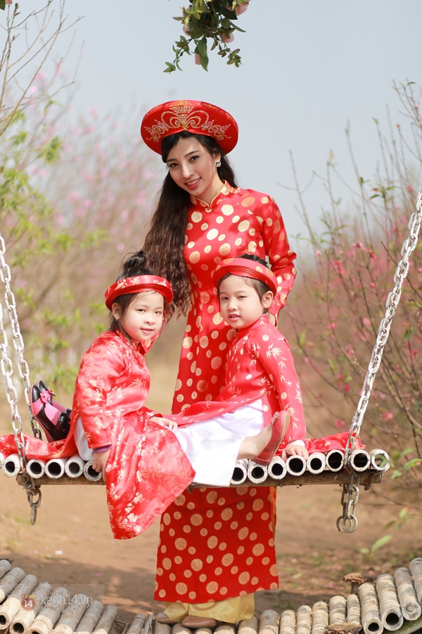 Giới trẻ Hà Thành nô nức chụp ảnh tết sớm ở vườn đào Nhật Tân 8