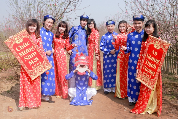 Giới trẻ Hà Thành nô nức chụp ảnh tết sớm ở vườn đào Nhật Tân 2