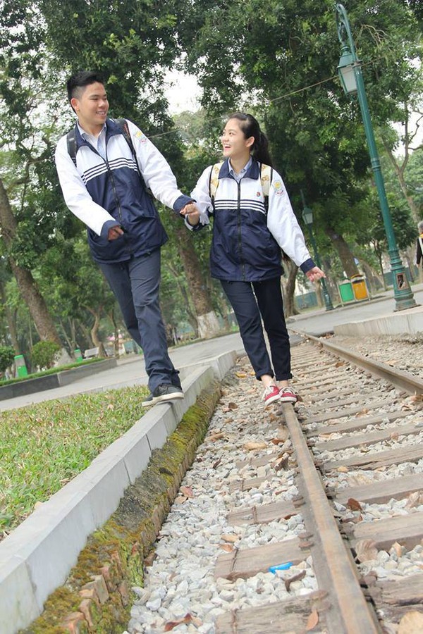 Những cặp g&agrave; b&ocirc;ng cực dễ thương của trường THPT Kim Li&ecirc;n 5
