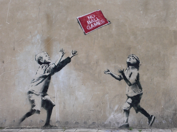 Banksy - Nghệ sĩ graffiti hay anh hùng giấu mặt của nghệ thuật đương đại  9