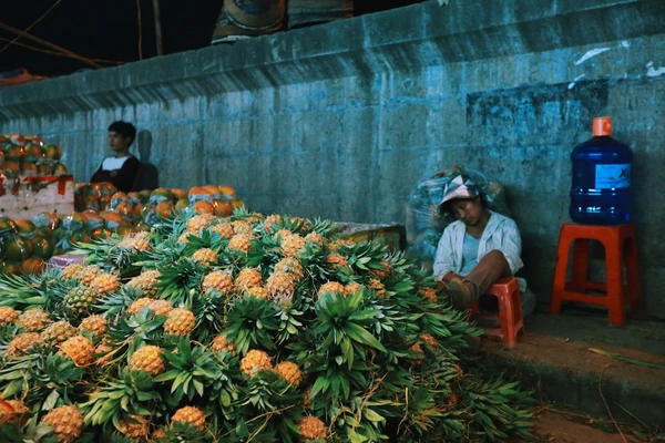 Ngắm một H&agrave; Nội rất đẹp qua ch&ugrave;m ảnh ở những khu chợ nổi tiếng! 25