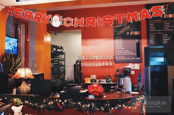 Những cửa hàng, quán cafe trang trí đẹp nhất mùa Noel năm nay ở Hà Nội 25