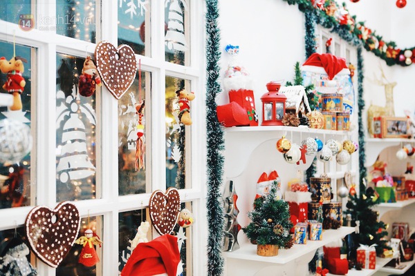 Những cửa hàng, quán cafe trang trí đẹp nhất mùa Noel năm nay ở Hà Nội 34