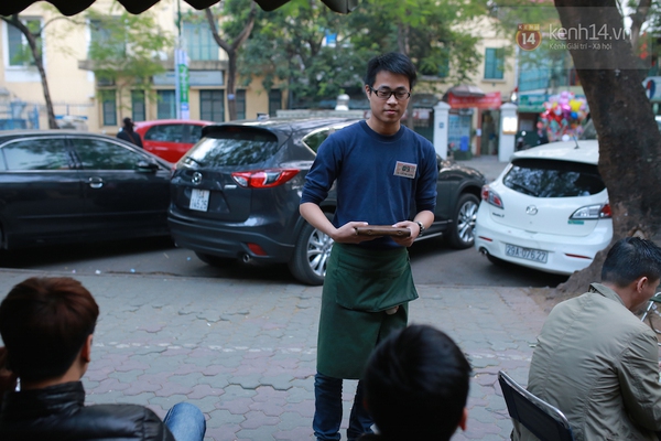 Ngó nghiêng những chàng phục vụ đẹp trai ở các quán cafe hot tại Hà Nội 10