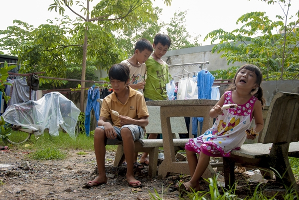 Gia cảnh đáng thương của người đàn bà bán máu nuôi mẹ già và đàn cháu mồ côi 5