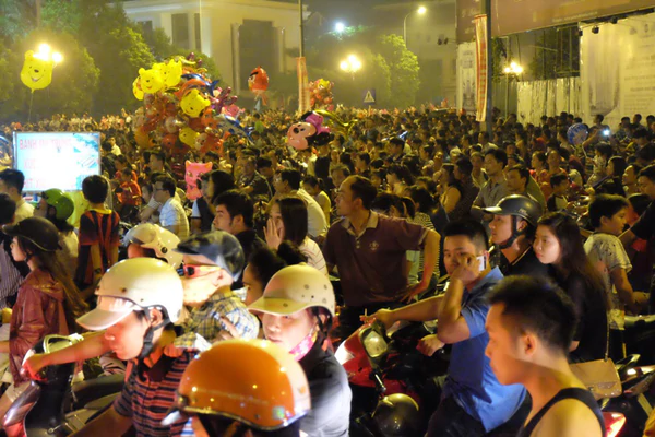 Ph&aacute;o hoa rực s&aacute;ng tr&ecirc;n bầu trời H&agrave; Nội 38