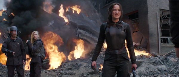 Katniss (Jennifer Lawrence) tuyên bố quyết sống mái với kẻ thù 3